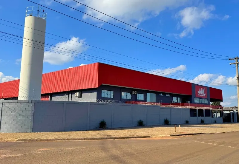 Fachada da fábrica da AMC em São Carlos